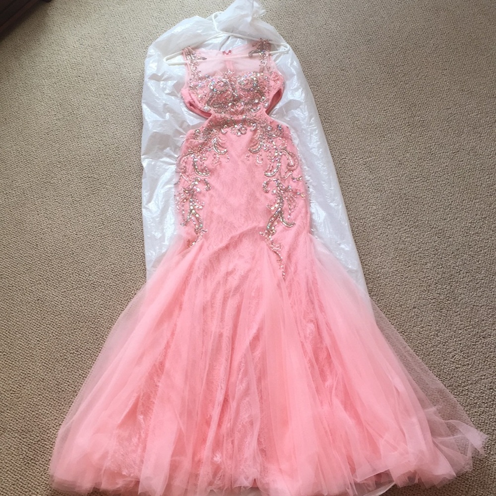 Formal Mermaid lace Dress. Size small.